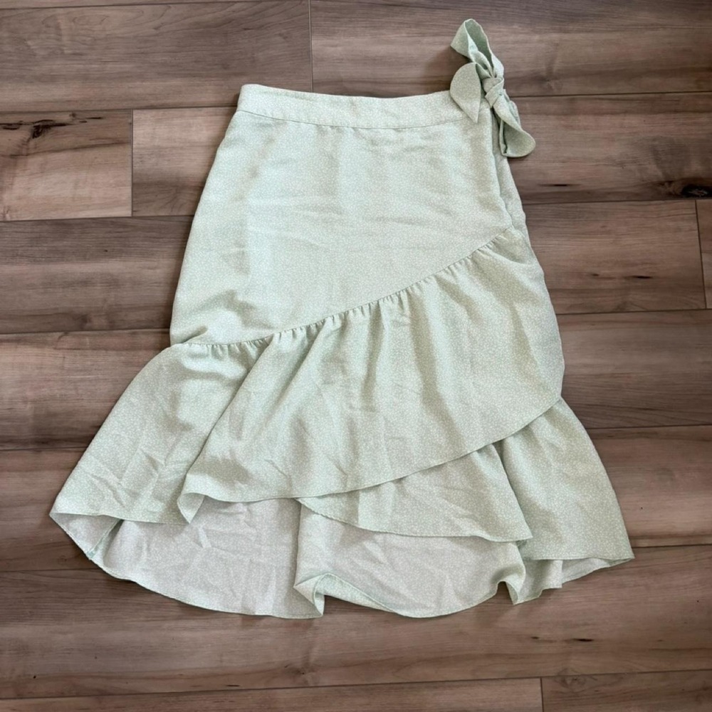Lauren Conrad green knee length skirt with small white spotted  print, size L